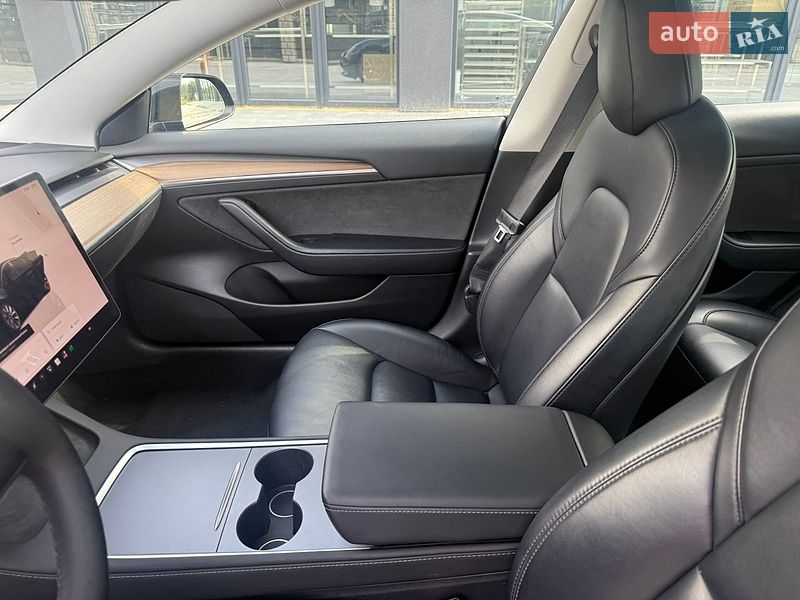 Седан Tesla Model 3 2022 в Львові
