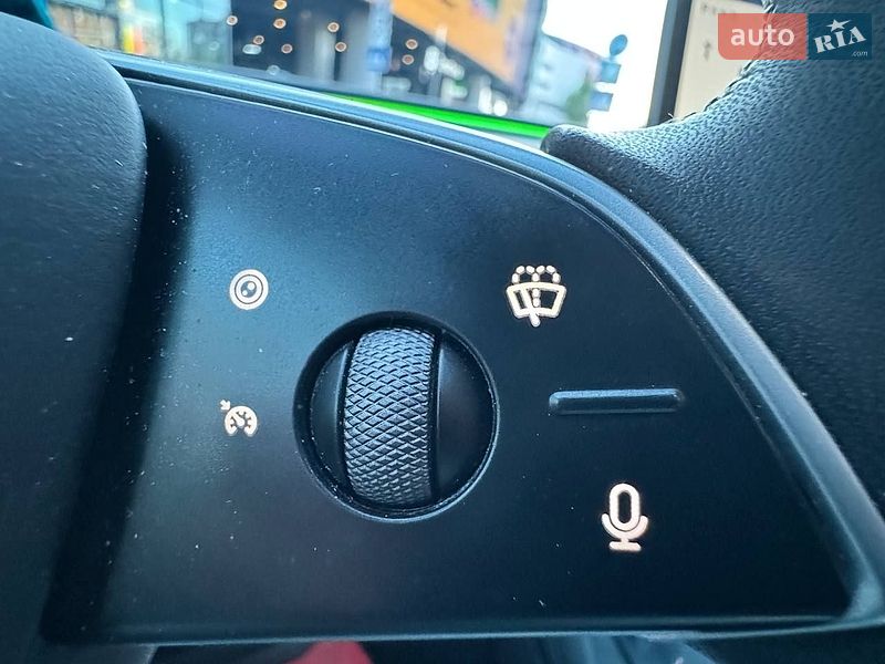 Седан Tesla Model 3 2024 в Києві