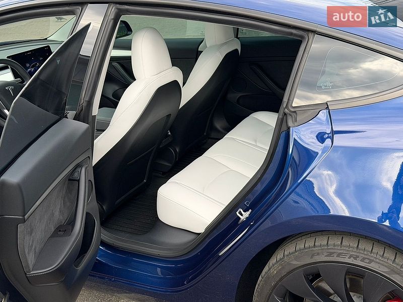 Седан Tesla Model 3 2023 в Киеве