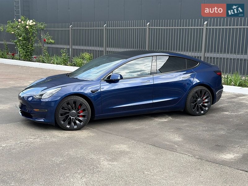 Седан Tesla Model 3 2023 в Киеве