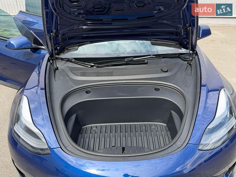 Седан Tesla Model 3 2023 в Киеве