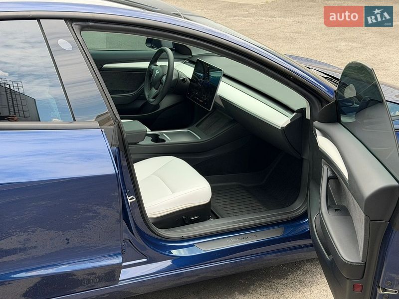 Седан Tesla Model 3 2023 в Киеве