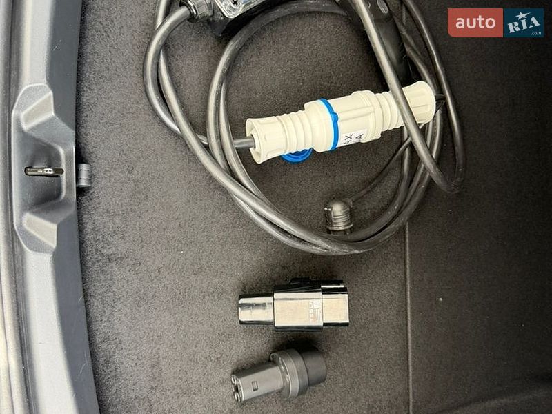 Седан Tesla Model 3 2023 в Киеве