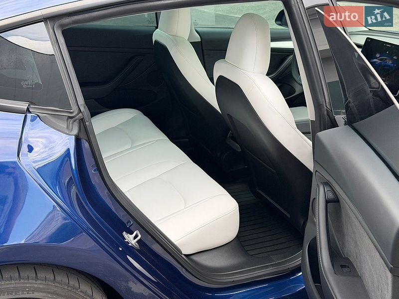 Седан Tesla Model 3 2023 в Киеве