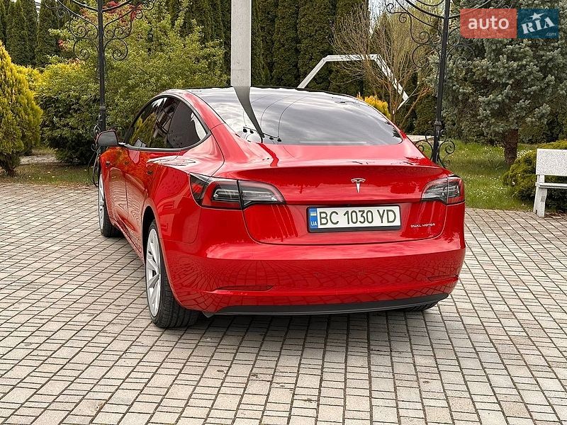 Седан Tesla Model 3 2023 в Самборе