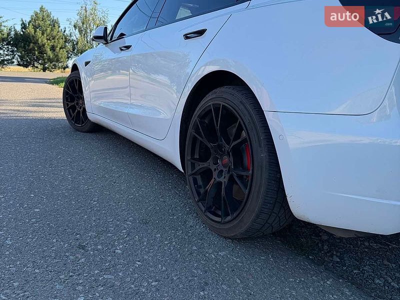 Седан Tesla Model 3 2019 в Чорноморську