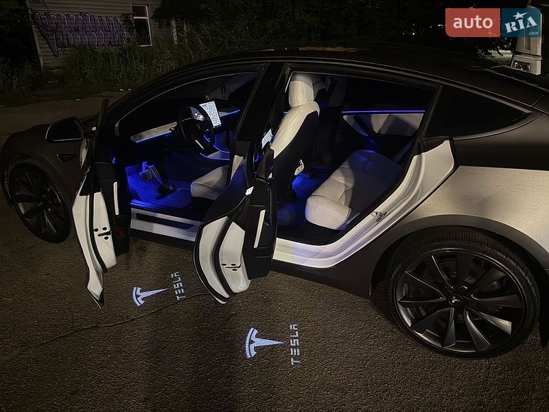 Седан Tesla Model 3 2020 в Днепре