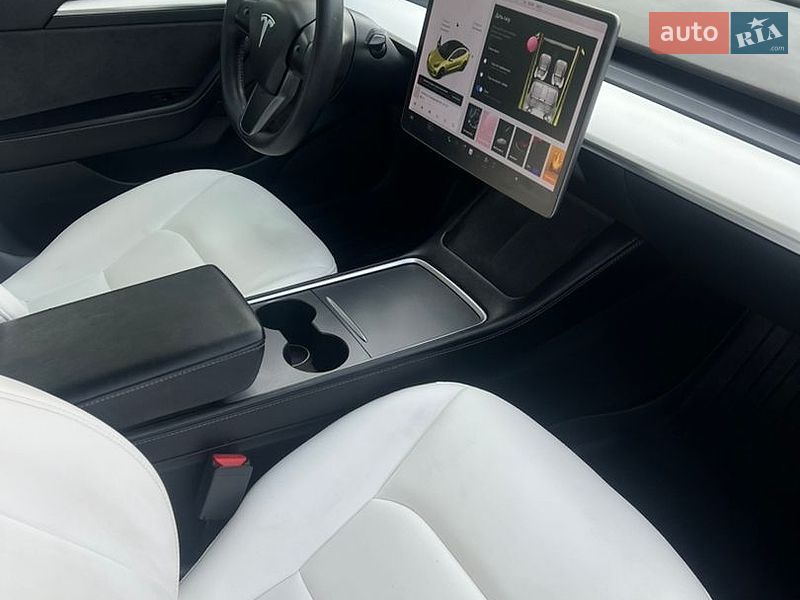 Седан Tesla Model 3 2021 в Вінниці