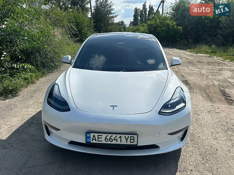 Седан Tesla Model 3 2023 в Днепре