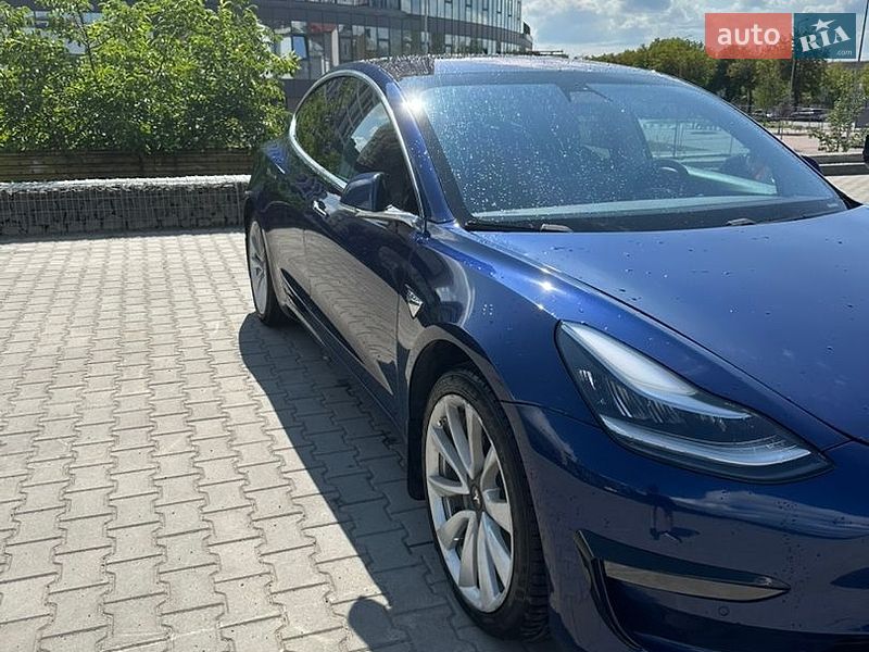 Седан Tesla Model 3 2019 в Львове