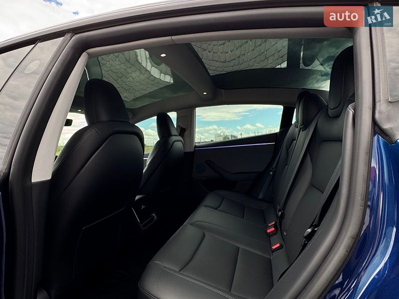 Седан Tesla Model 3 2024 в Львове