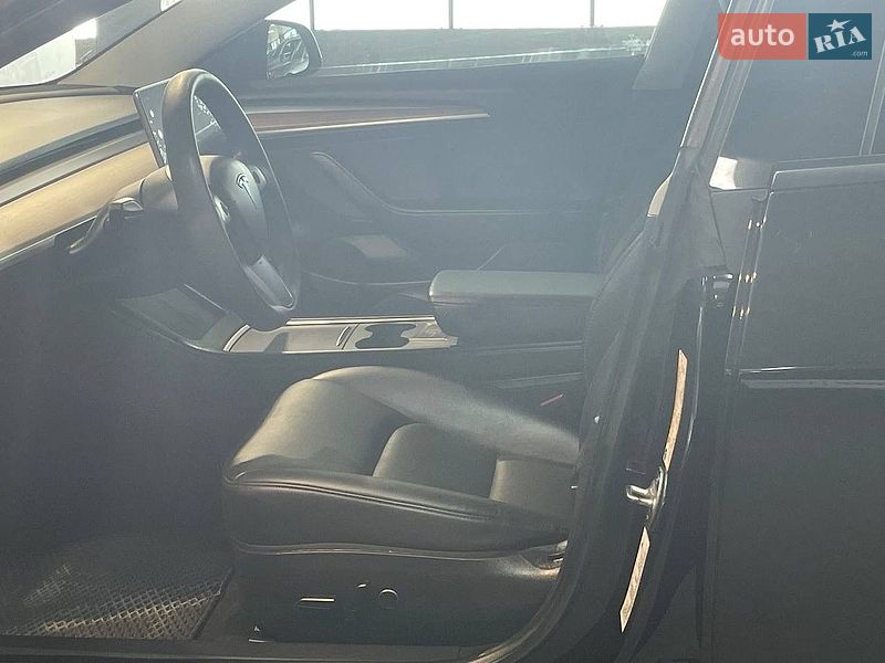 Седан Tesla Model 3 2023 в Одессе