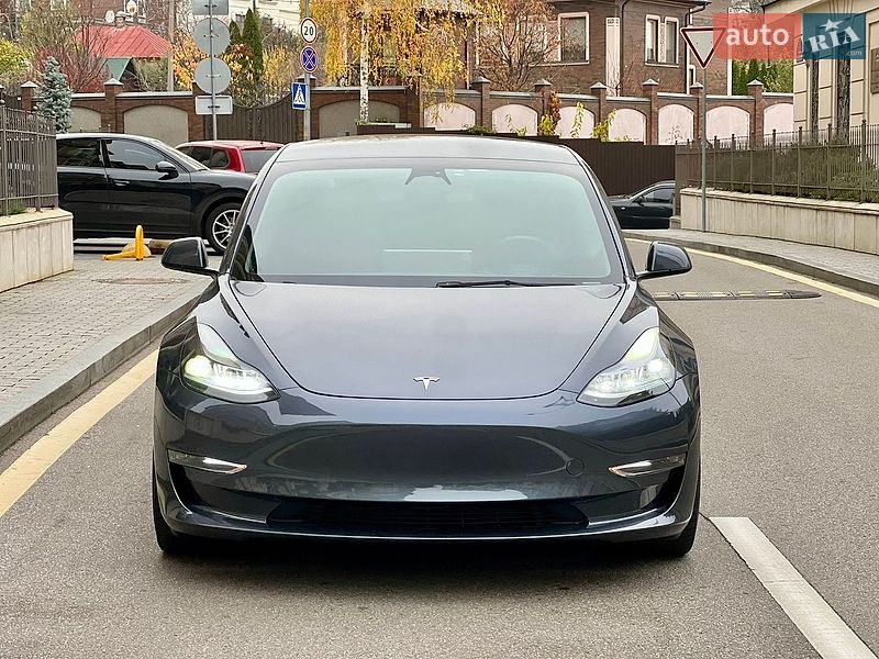 Седан Tesla Model 3 2022 в Киеве