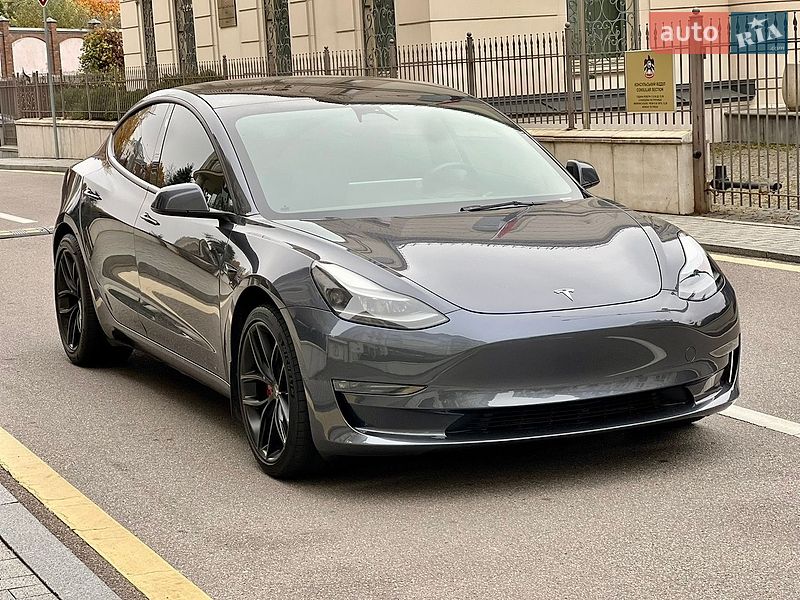 Седан Tesla Model 3 2022 в Киеве