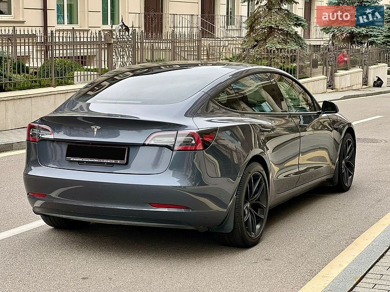 Седан Tesla Model 3 2022 в Киеве