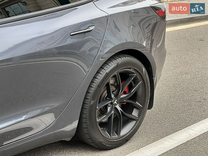 Седан Tesla Model 3 2022 в Киеве