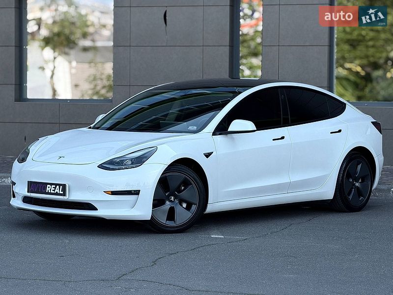 Седан Tesla Model 3 2022 в Кривом Роге