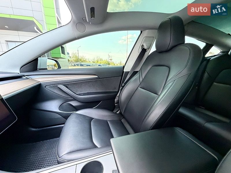 Седан Tesla Model 3 2022 в Кривом Роге