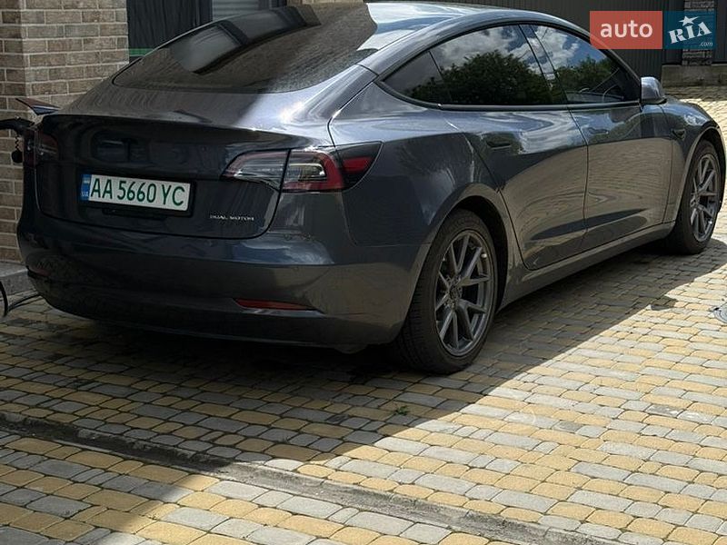 Седан Tesla Model 3 2022 в Києві