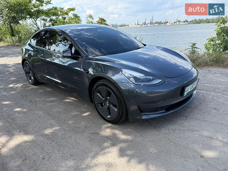 Седан Tesla Model 3 2023 в Днепре