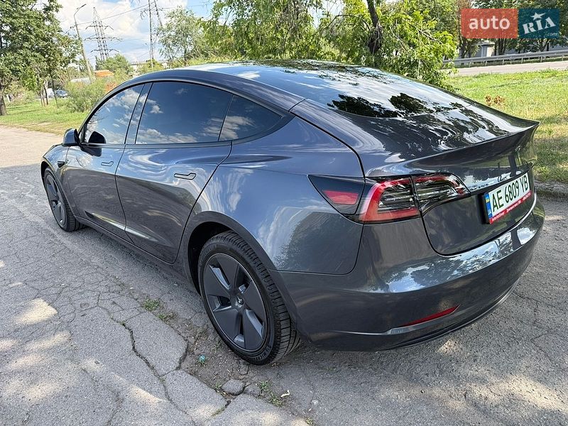Седан Tesla Model 3 2023 в Днепре