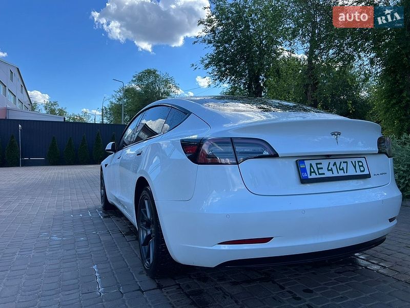 Седан Tesla Model 3 2021 в Кривом Роге