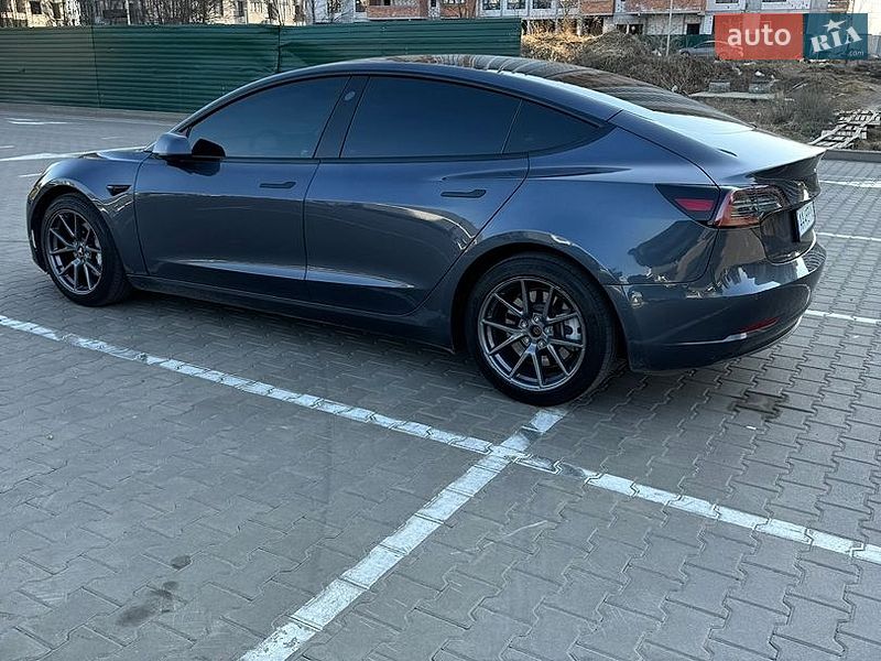 Седан Tesla Model 3 2022 в Києві