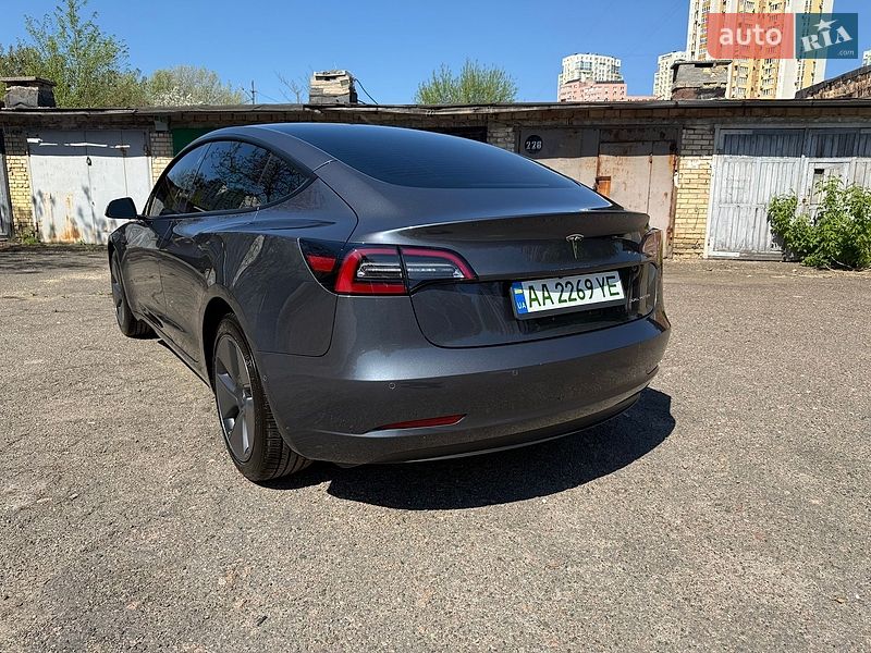 Седан Tesla Model 3 2022 в Києві
