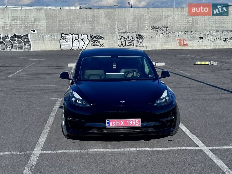 Седан Tesla Model 3 2022 в Львові