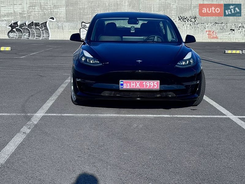 Седан Tesla Model 3 2022 в Львові