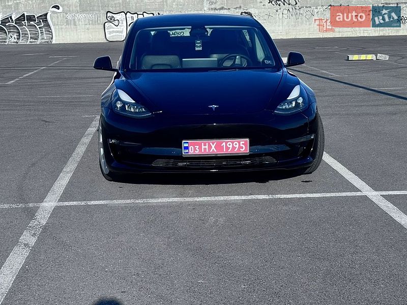 Седан Tesla Model 3 2022 в Львові