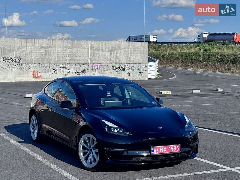 Седан Tesla Model 3 2022 в Львові