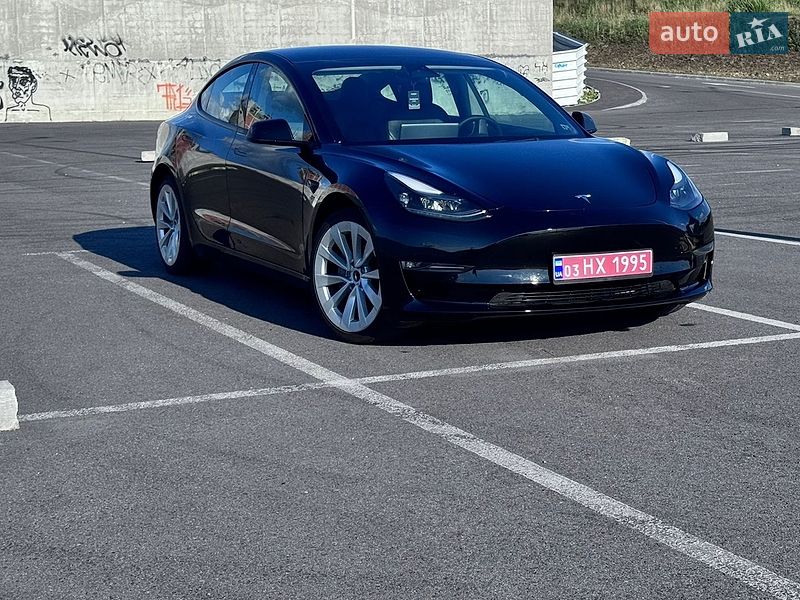 Седан Tesla Model 3 2022 в Львові