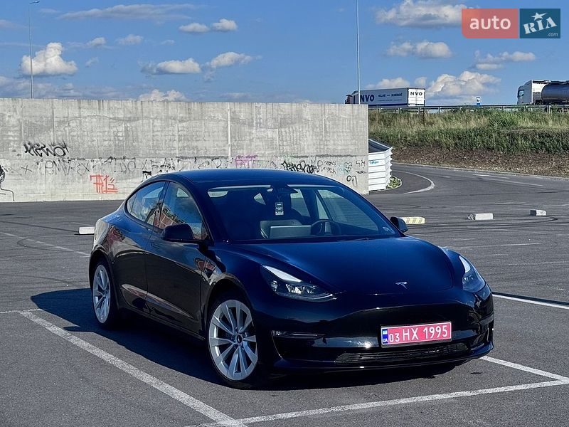 Седан Tesla Model 3 2022 в Львові