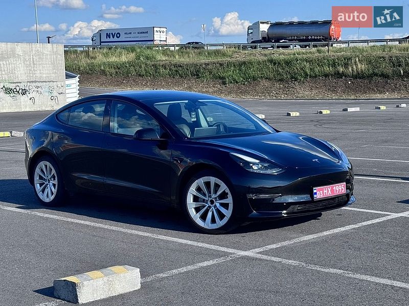 Седан Tesla Model 3 2022 в Львові