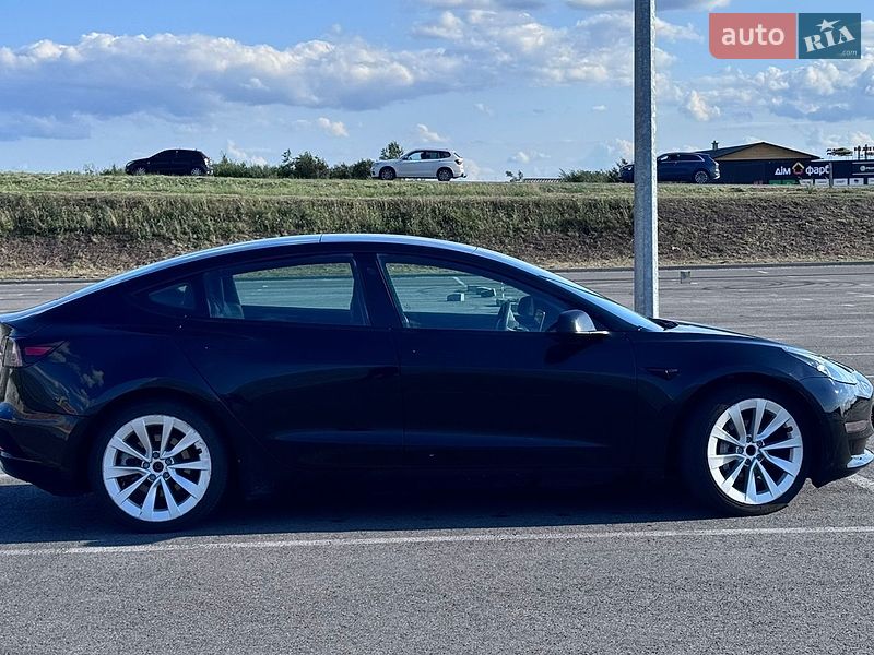 Седан Tesla Model 3 2022 в Львові