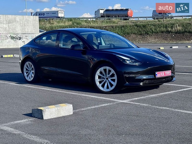 Седан Tesla Model 3 2022 в Львові