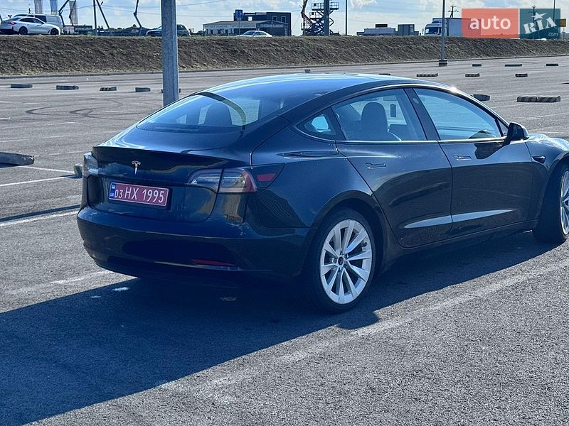 Седан Tesla Model 3 2022 в Львові