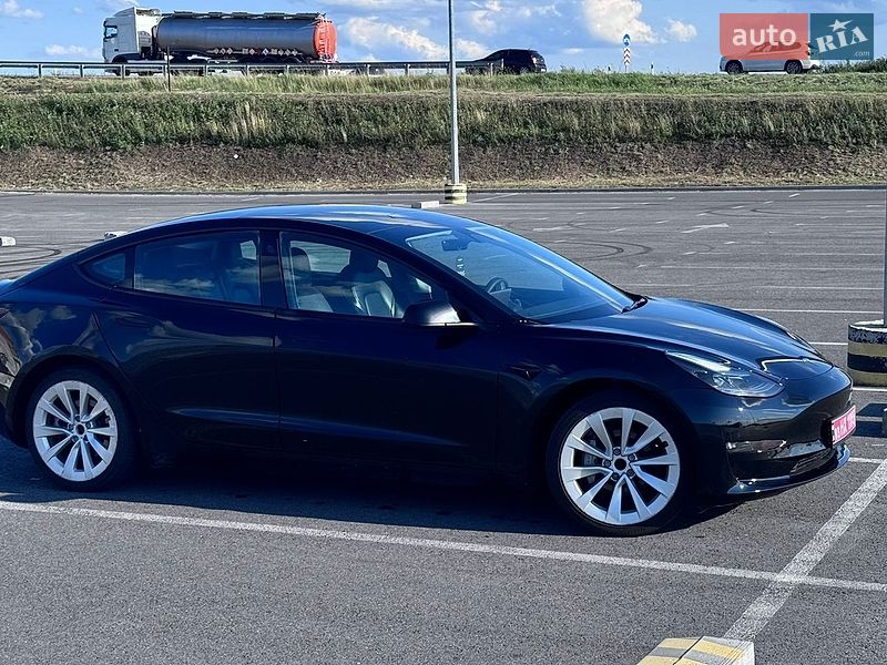 Седан Tesla Model 3 2022 в Львові