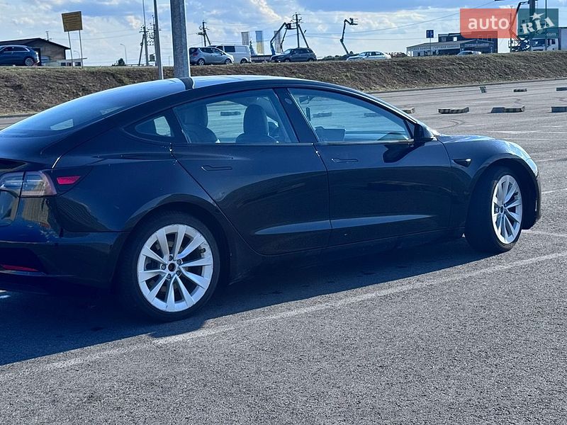 Седан Tesla Model 3 2022 в Львові