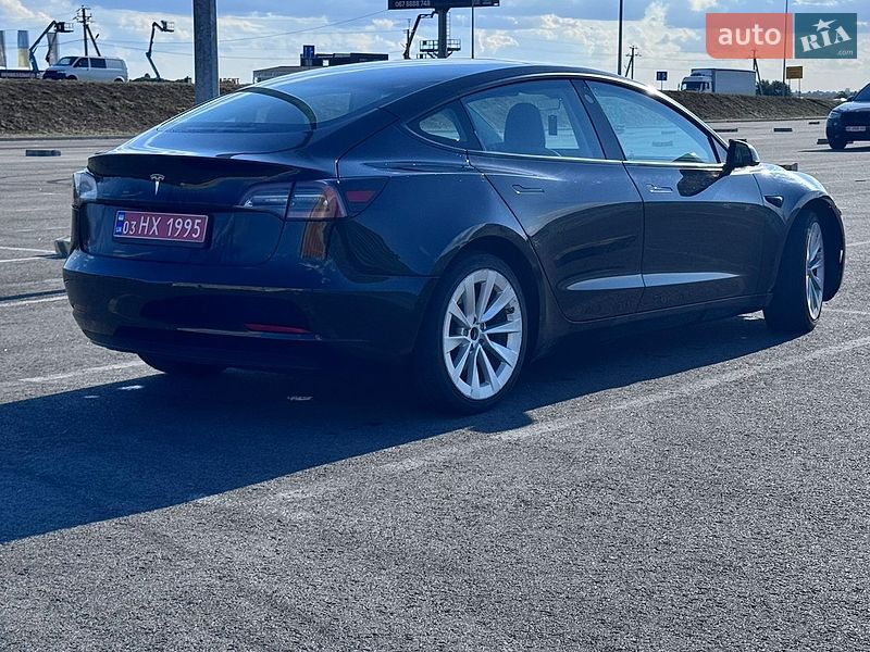 Седан Tesla Model 3 2022 в Львові