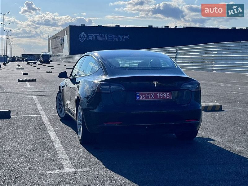 Седан Tesla Model 3 2022 в Львові