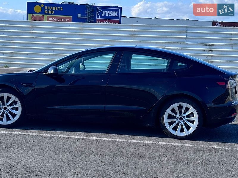 Седан Tesla Model 3 2022 в Львові