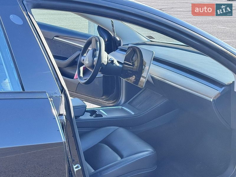 Седан Tesla Model 3 2022 в Львові