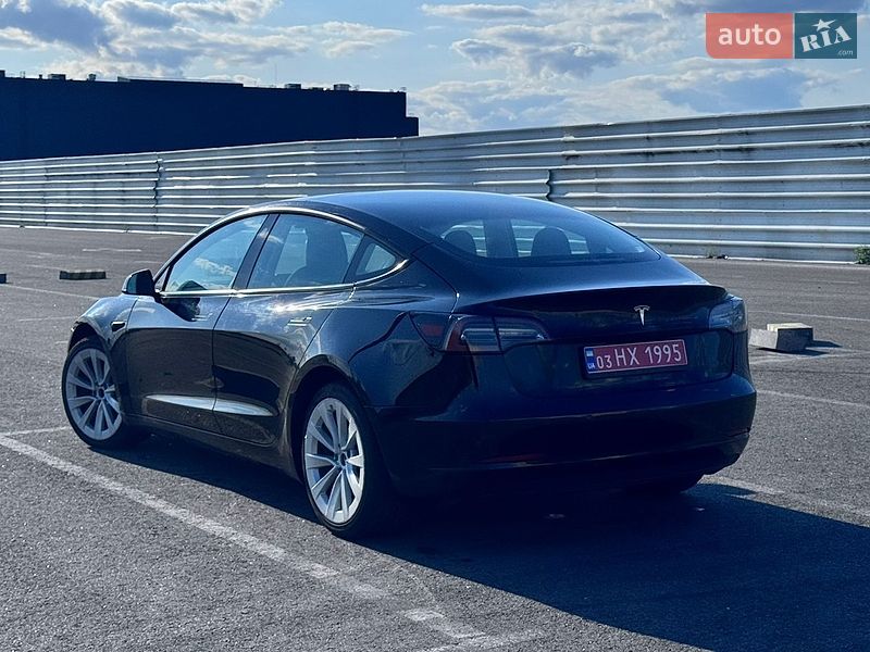 Седан Tesla Model 3 2022 в Львові