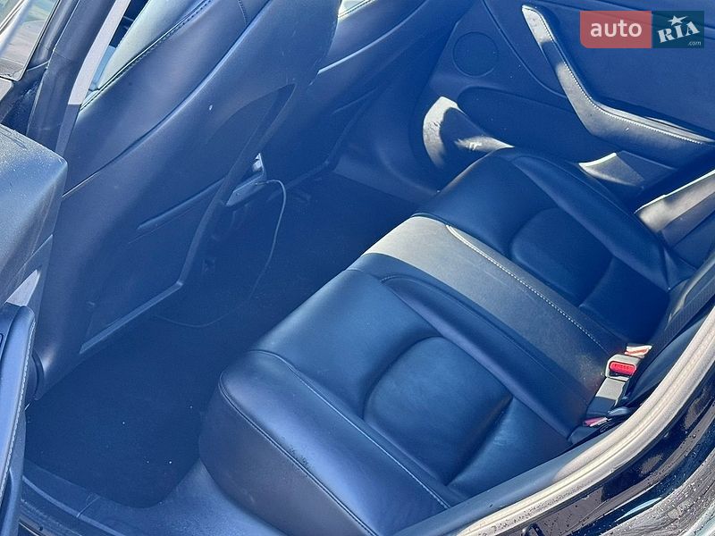 Седан Tesla Model 3 2022 в Львові