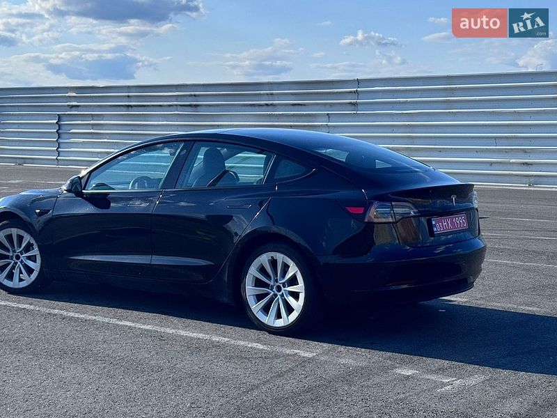 Седан Tesla Model 3 2022 в Львові