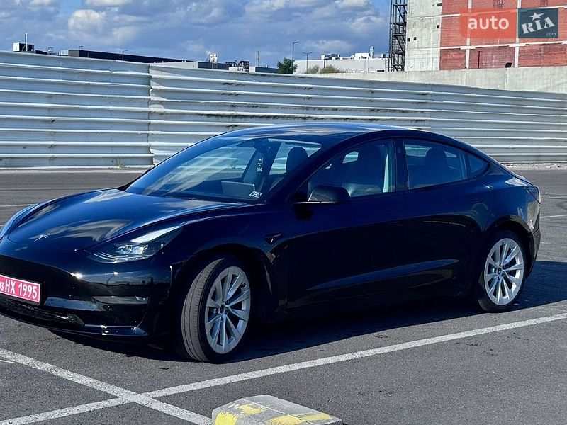Седан Tesla Model 3 2022 в Львові