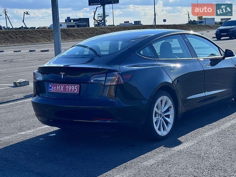 Седан Tesla Model 3 2022 в Львові