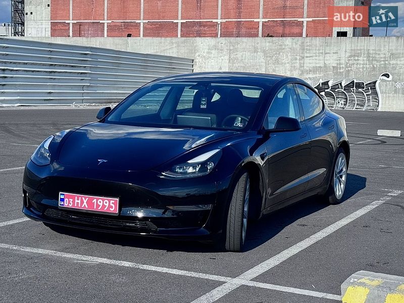 Седан Tesla Model 3 2022 в Львові